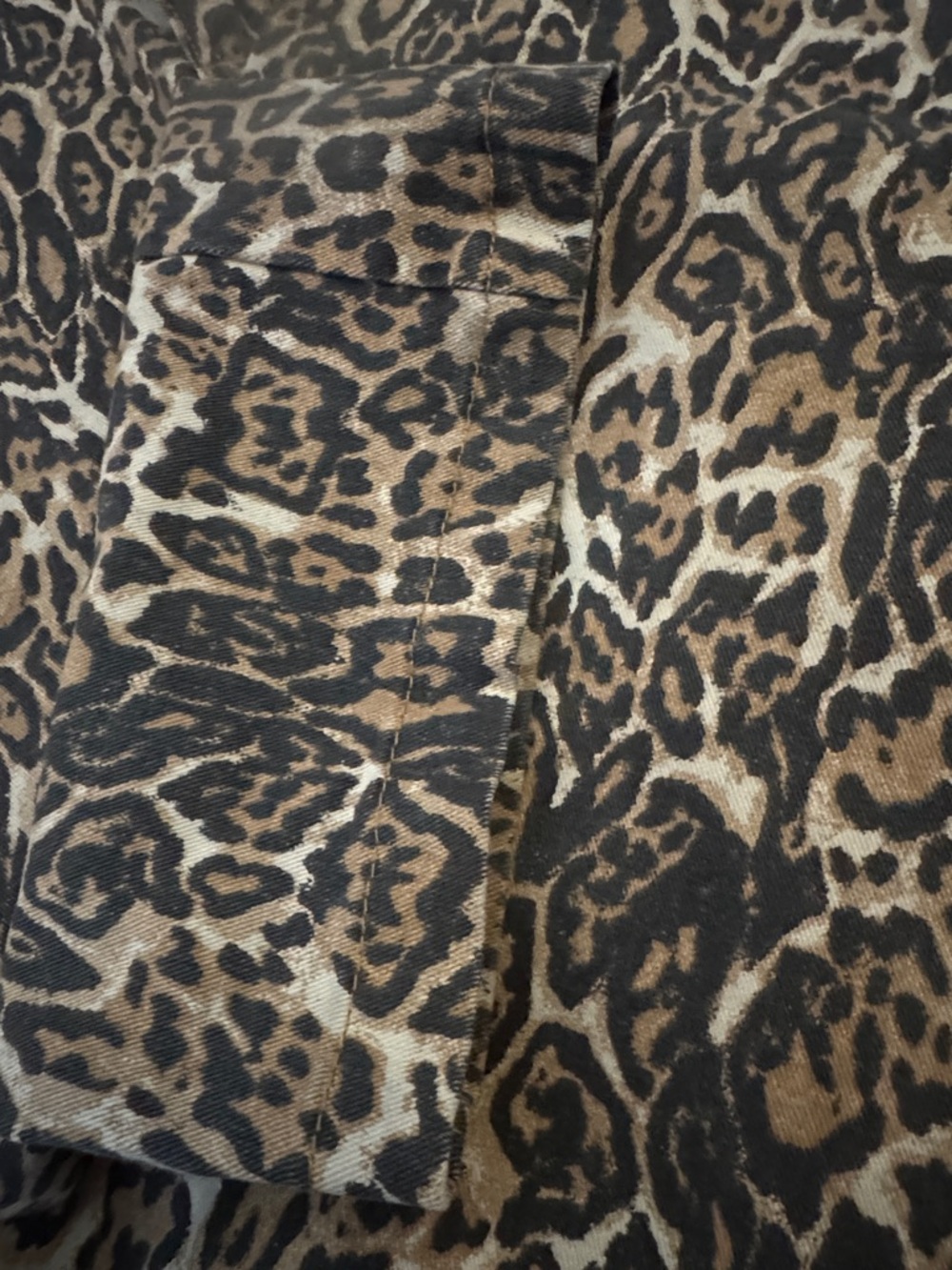 Animal Print Wide-Leg Women’s Jeans - Leopard Print - Picture 4 of 7